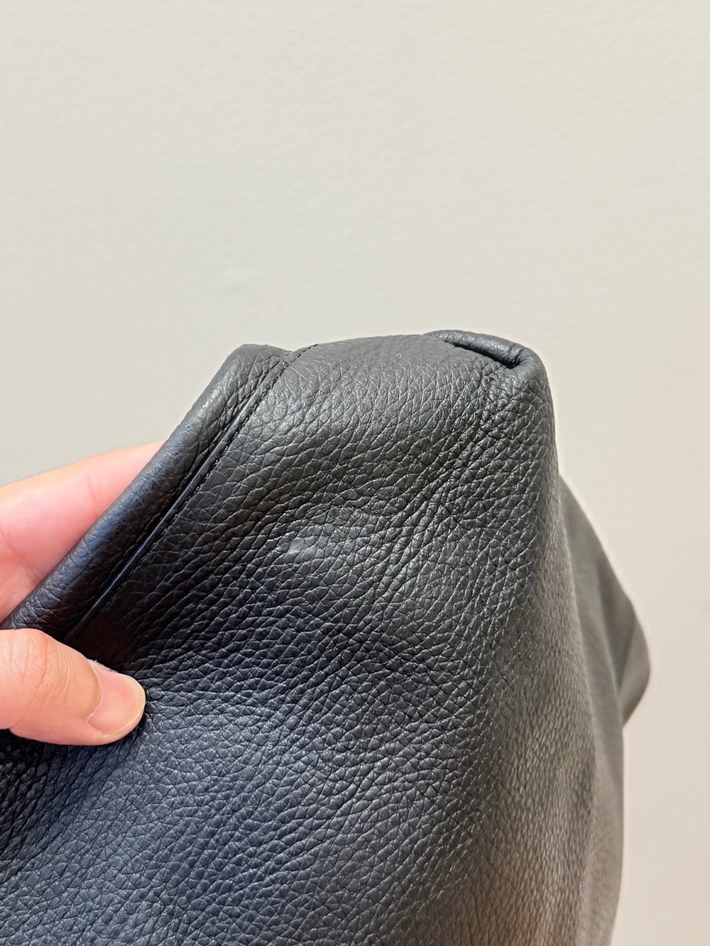 Cuyana Small Easy Zipper Leather Tote Shoulder Bag - Picture 7 of 8